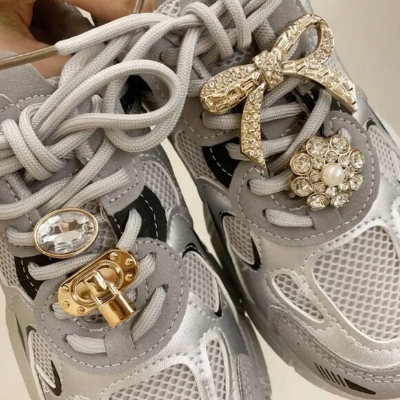 Trendy crystal and gold shoe charms - Picture 3 of 8